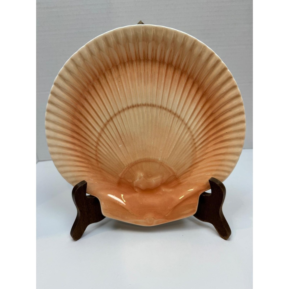 VTG Wedgwood Nautilus Collection Scallop Shell Plate Bone China Peach England